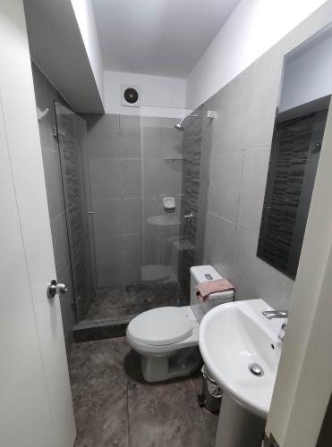 Koupelna v ubytování douha mi departamento de 3 habitaciones