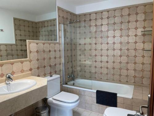 Koupelna v ubytování Lanzarote Ocean Oasis