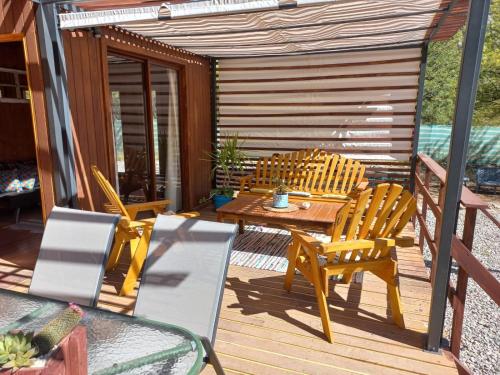 a patio with a table and chairs on a deck at Casa Puente en Rivadavia in Vicuña