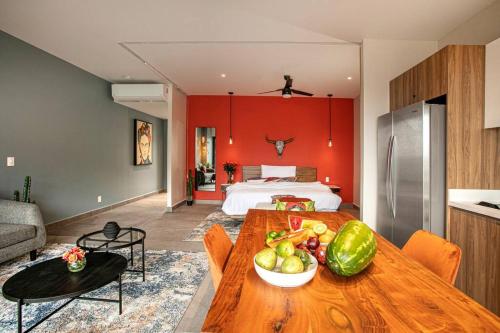 เตียงในห้องที่ Oasis Studio - Puerto Vallarta Downtown Malecon, with City, Ocean & Mountain Views