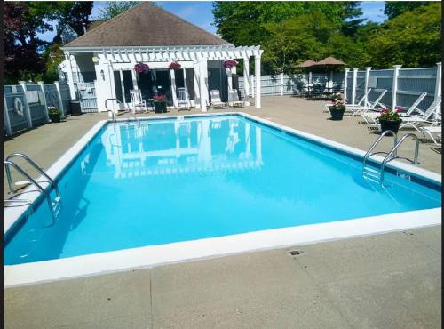 Bazén v ubytování Cozy French Style Villa- 3 Bed-Casino-Pools-Jacuzzi nebo v jeho okolí