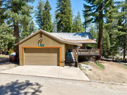 a small house with a garage and a porch at Quail Crossing Lodge in Yosemite West