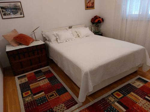 Apartments with parking space Makarska - 23153