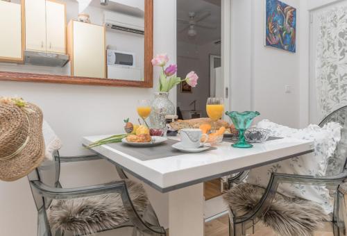 Apartments with parking space Makarska - 23153