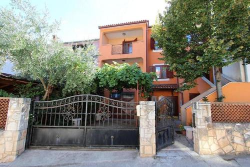 Apartments with WiFi Rovinj - 23235