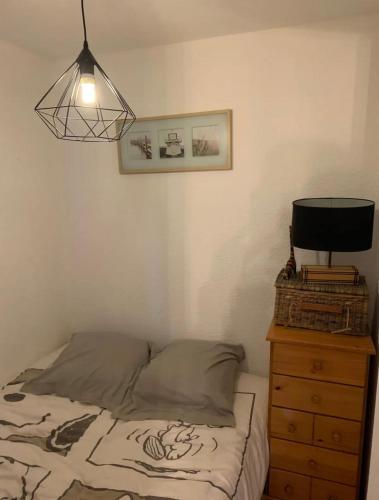 Postel nebo postele na pokoji v ubytování super cosy Métabief pied piste