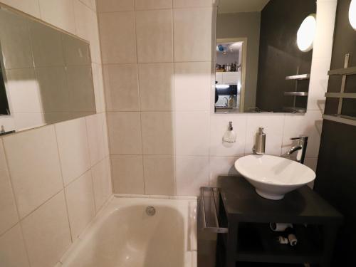 Tignes : Appartement 4 pers, ski aux pieds, balcon, animaux OK, parking, WiFi
