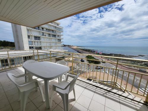 Appartement 2 chambres avec terrasse et garage privatif proche plage - FR-1-92-940