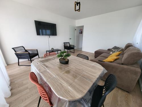 Appartement 2 chambres avec terrasse et garage privatif proche plage