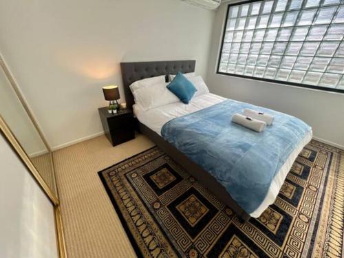 Postel nebo postele na pokoji v ubytování South Brisbane 2-Bed with Views & Parking