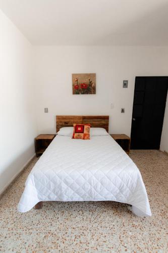 Katil atau katil-katil dalam bilik di Casa Uxmal de Taxco