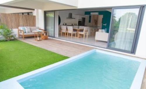 Superb apartment with swimming pool in residence