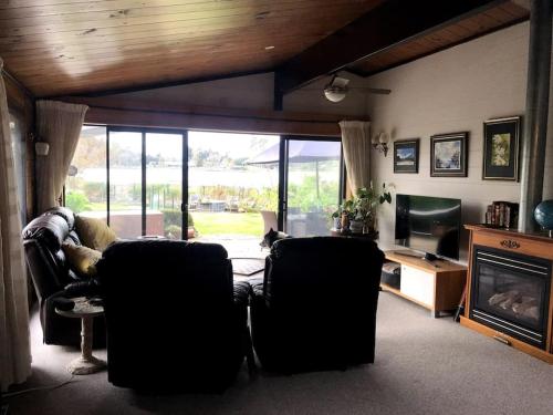 Gallery image of Lakeside Retreat in Hamilton