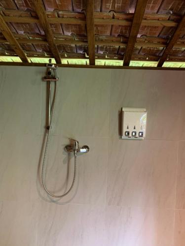 a shower in a bathroom with a shower at Kubu Sakian Villa and Restaurant Sidemen in Silebeng