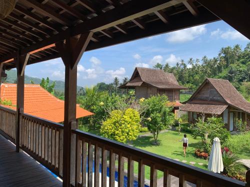 a view of the garden from the deck of a resort at Kubu Sakian Villa and Restaurant Sidemen in Silebeng