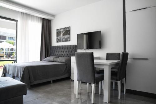 TV/trung tâm giải trí tại Courtyard Long Beach, Северный Кипр, бассейн, терраса, 500м от моря