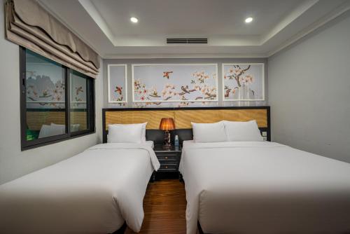 Postel nebo postele na pokoji v ubytování Amara Hanoi Hotel and Spa