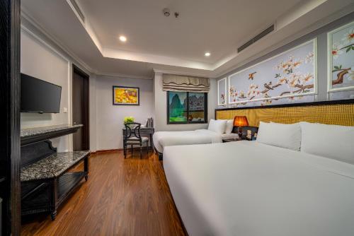 TV a/nebo společenská místnost v ubytování Amara Hanoi Hotel and Spa