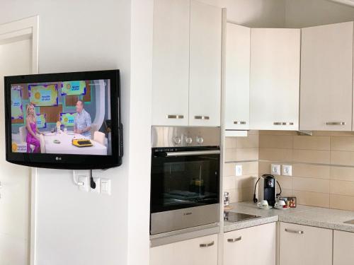 Η κουζίνα ή μικρή κουζίνα στο Rouchotas Apartments