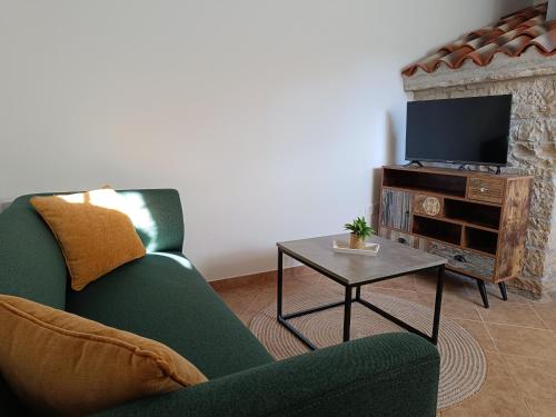 TV a/nebo společenská místnost v ubytování Room Zonti