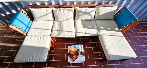 Posezení v ubytování Villa Loebel - Exceptional two bedroom apartment with balcony and verandah