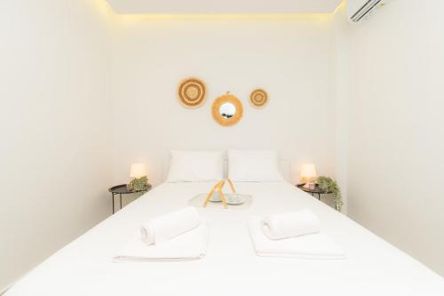 a bedroom with a white bed with two white pillows at Im home in Perea
