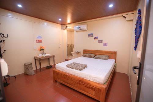 a bedroom with a bed in a room at Milk Milk Homestay in Yên Minh