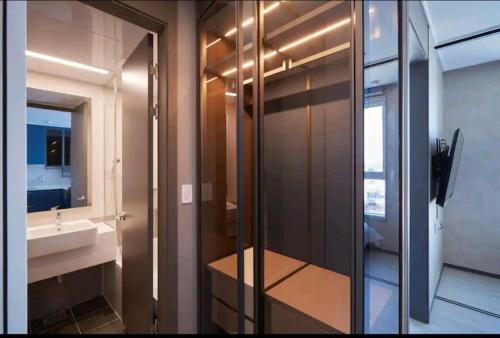Brand New Residence with Family_2