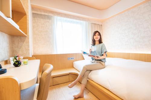 Una cama o camas en una habitación de Daiwa Roynet Hotel Nagoya Fushimi