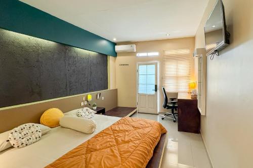 Ένα ή περισσότερα κρεβάτια σε δωμάτιο στο Hotel Kita Syariah RedPartner Tanggeung