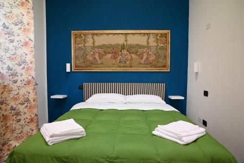 a bedroom with a green bed with a painting on the wall at Villa San Giuseppe Brindisi in Brindisi