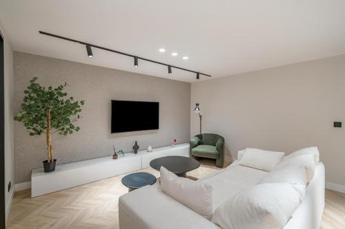 Location, Luxury & Style Best 4Bed in Madrid