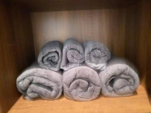 a pile of grey towels sitting on a table at JR京都站3分钟地铁路程 免费专有停车场Wi-Fi 步行可到达伏見稲荷大社 新建筑 日式传统庭院氛围 in Kyoto