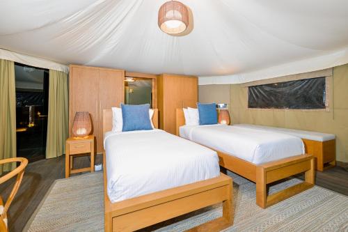 Cama o camas de una habitación en Kingfisher Retreat by Sharjah Collection