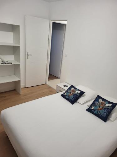 Lova arba lovos apgyvendinimo įstaigoje MAISON C