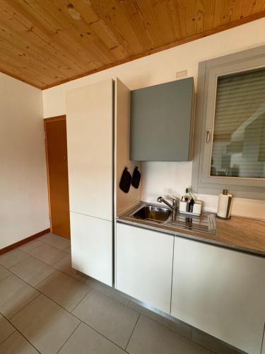 a kitchen with white cabinets and a sink at Appartamento casa vacanza Abano Terme Euganean Hills Holiday in Teolo
