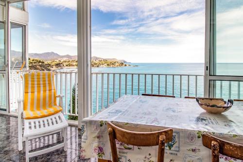 Fener de Baix 81 - Apartamento primera línea mar