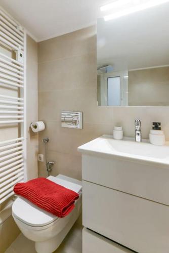 Modern apt close to Metaxourgeio