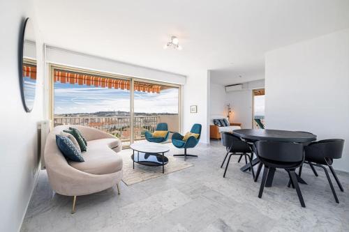 Elegant 2 Bed Apt with Pool in Juan Les Pins