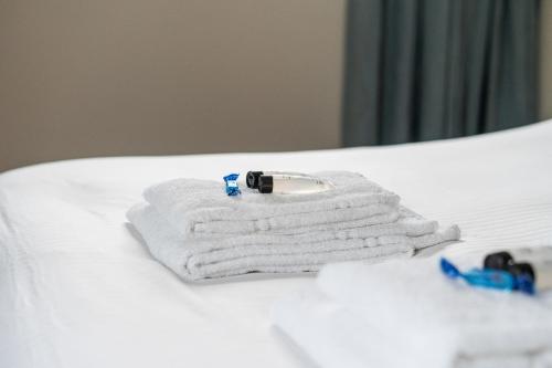 a stack of towels sitting on a bed at Villa Manouchka - Verblijf in alle luxe aan zee in De Haan