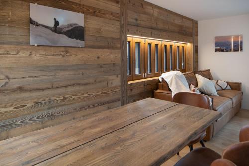 Un lugar para sentarse en Pilanous Residence - Junior Suite - Swiss Alps
