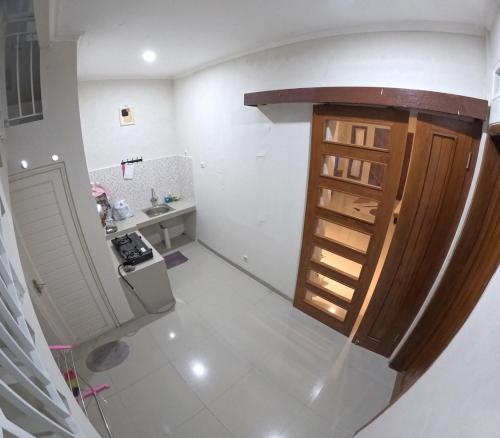 Ένα μπάνιο στο GMR 1 Homestay Jogja