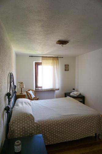 a bedroom with a bed and a window at Locanda e Ristoro MALETTO in Carema