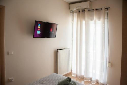 Μια τηλεόραση ή/και κέντρο ψυχαγωγίας στο Modern apartment at Nea Artaki 2