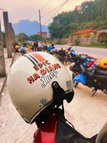 a helmet is on the back of a motorcycle at Epic Đồng Văn Hotel in Dồng Văn