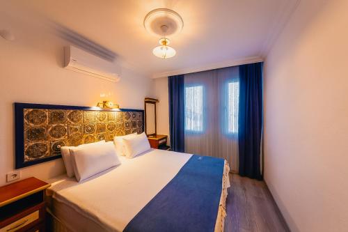 מיטה או מיטות בחדר ב-Özgüm Suite Otel