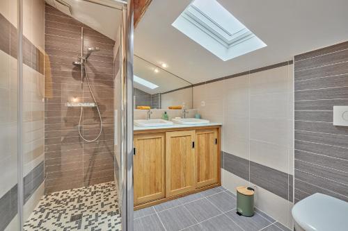 Koupelna v ubytování Mas Blanc Monfaucon - Grande maison avec piscine