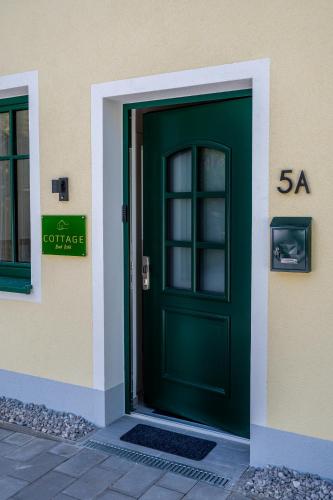 a green door on the side of a building at Cottage Bad Ischl in Bad Ischl