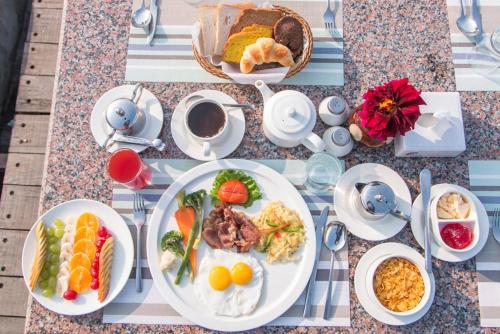 Comida en o cerca de este hotel