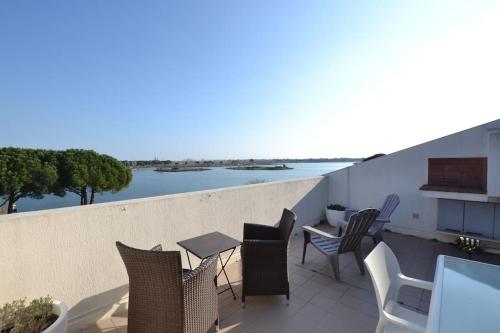 Photo de la galerie de l'établissement Le Paul Emile vue splendide sur le lac, au Grau-du-Roi